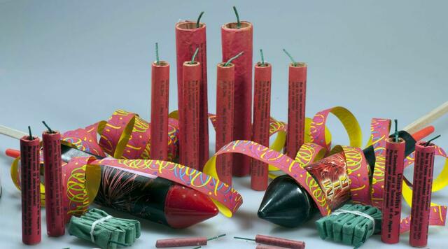 Raketen und Böller verursachen jede Menge Müll und müssen ordnungsgemäß entsorgt werden.  | Foto:  panthermedia/vschlichting