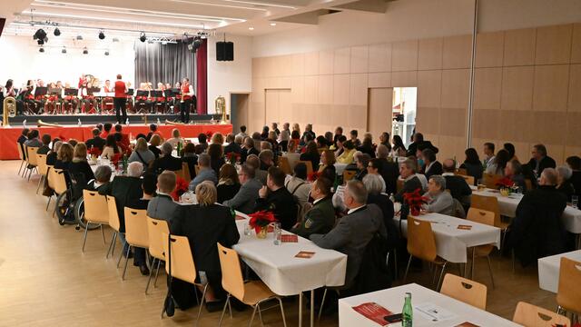 Für Kapellmeister Martin Kaiser markierte dieses Konzert seinen Abschied, nachdem er 18 Jahre lang den Taktstock des MV Kammern geführt hatte. | Foto: Norbert Ortner