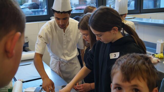 Interessierte Besucher:innen durften beim Tag der offenen Tür selber Hand anlegen. 