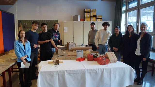 Im Bereich Handel wurde mit Lehrerin Andrea Ladner (re) fleißig gearbeitet. 