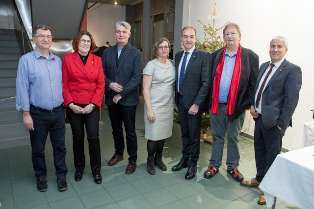 Die Roma Volkshochschule feierte 25 Jahre Jubiläum: VHS-Roma Vorsitzender Herwig Wallner, Christine Teuschler (Vorsitzende Burgenländische Volkshochschulen), John Evers (Generalsekretär Volkshochschulen Österreich), Verena Liszt-Rohlf (Schriftführerin VHS-Roma), Landesrat Leonhard Schneemann, Horst Horvath (Geschäftsleiter VHS-Roma) und Vizebürgermeister Michael Leitgeb | Foto: Michael Strini