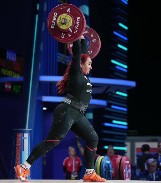 Sarah Fischer mit 128 kg im Stoßen.

Fotos aus Manama: Gregor Winter/ATG