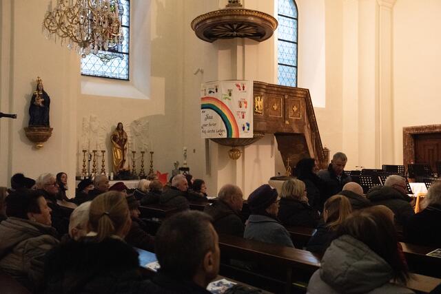 Das Adventkonzert wurde reichlich besucht.  | Foto: Sophia Braun