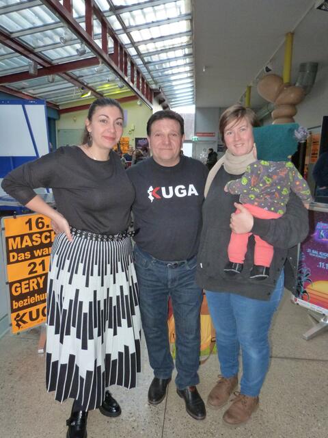 Zahlreiche Besucher:innen versammelten sich in der KUGA.