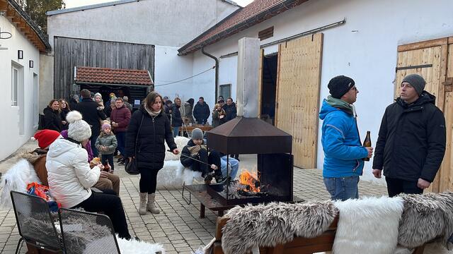 Der Benefiz-Weihnachtsmarkt der Wulkatal Alpakas bot somit nicht nur eine wunderschöne Gelegenheit, die besinnliche Zeit des Jahres zu genießen, sondern auch aktiv etwas für den guten Zweck zu tun. | Foto: Alejandra Ortiz
