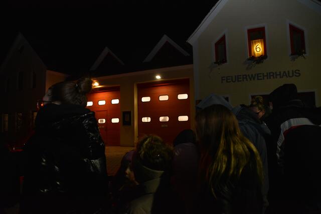Alle warteten gespannt auf die Perchten. | Foto: Rosenberger