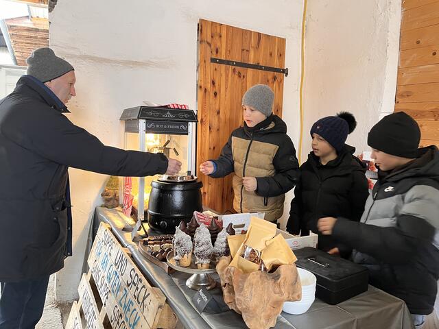 Weihnachtsstimmung pur: Tradition und Herzlichkeit in Stöttera. | Foto: Alejandra Ortiz