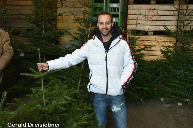 Christian Reisenhofer verkaufte Christbäume.  | Foto: Gerald Dreisiebner