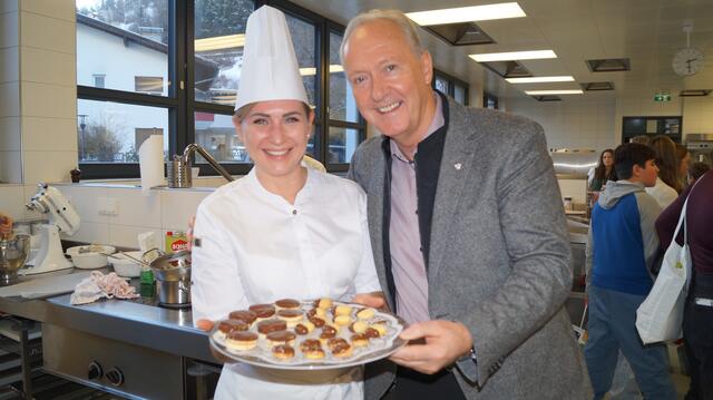 Konditorin und Berufsschullehrerin Corinna Schnitzler mit Haubenkoch Martin Sieberer vom 5 Sterne Superior Hotel Trofana Royal in Ischgl.
