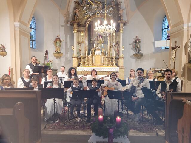 Das Tamburizzaorchester und Chor Schandorf gab wieder ein Konzert in der Katholischen Kirche von Schandorf. | Foto: TOČ