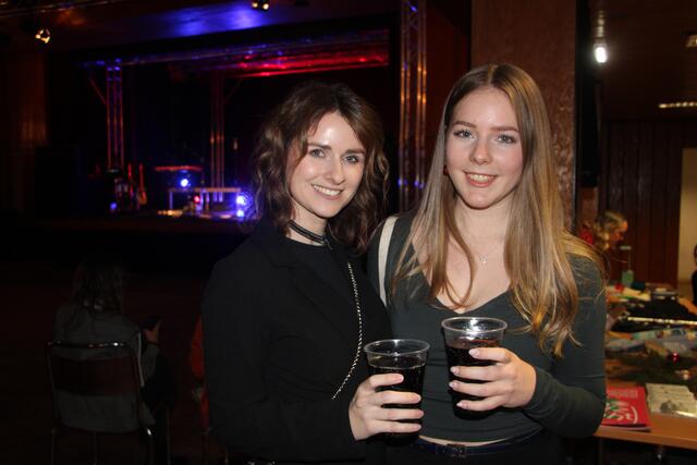 Auch Tänzerinnen der Irish Dancers aus Weiz hörten sich das Konzert an. | Foto: MeinBezirk/Hofmüller