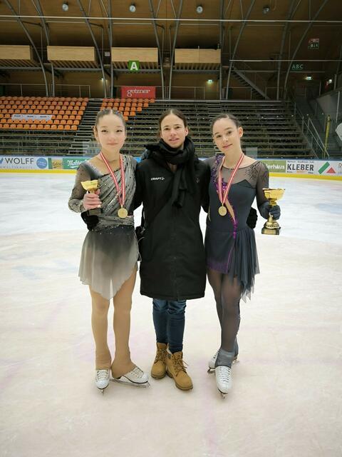 Eles und Sara mit ihrer stolzen Trainerin Denise
 | Foto: Denise Jaschek