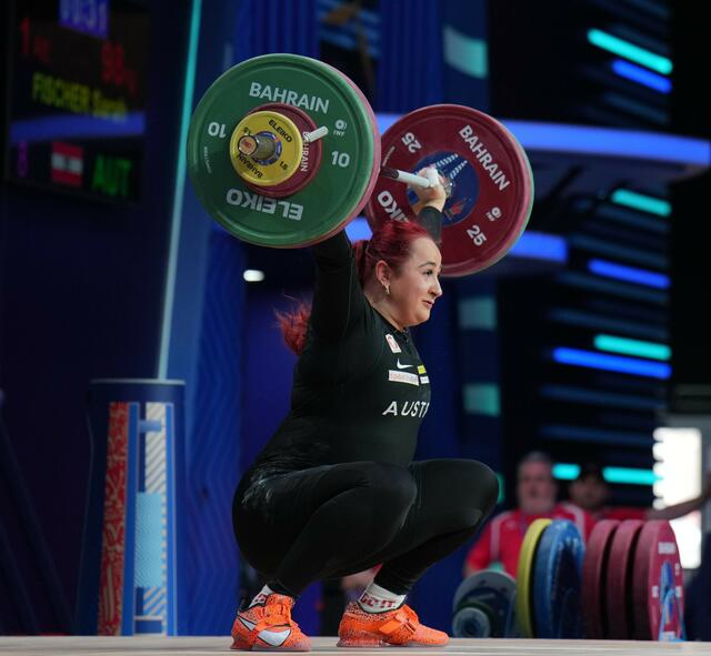 Sarah Fischer mit 98 kg Reißen.

Foto aus Manama: Gregor Winter/ATG