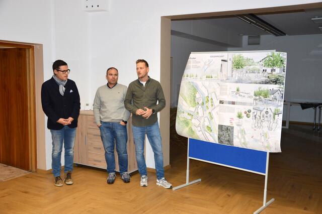 Die offizielle Präsentation des Siegerprojektes: Baureferent Stefan Handle, Vize-Bgm. Thomas Schatz und Christoph Anich  (v.l.). | Foto: Stadt Imst/Kolp