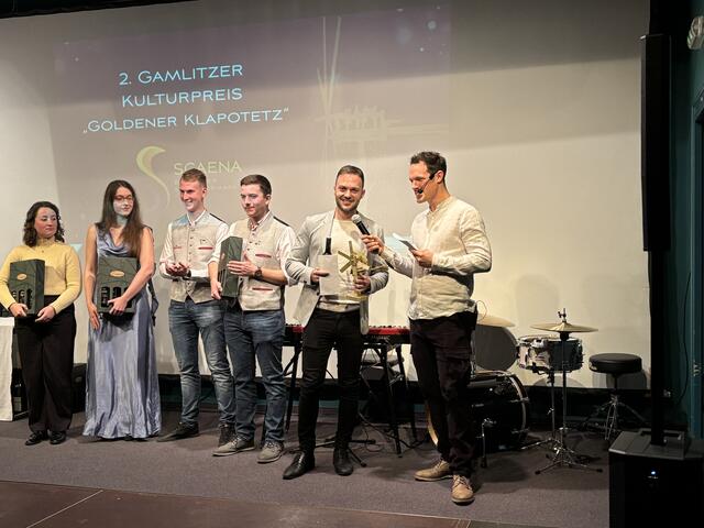 Markus Krofitsch durfte sich in der Kategorie Newcomer über den goldenen Klapotetz und 500 Euro Preisgeld freuen. | Foto: Brigitte Gady