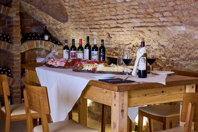 Eines der Highlights des JUFA Hotels ist der hauseigene Weinkeller, der von Gästen gemietet werden kann. | Foto: JUFA Hotels / Sabine Klimpt