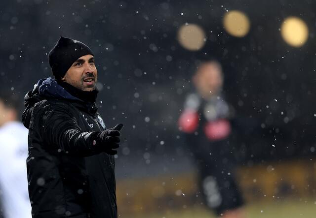 Besseres Wetter als im letzten Spiel der Herbstrunde wünscht sich KSV-Trainer Ismail Atalan für den Trainingsauftakt im Jänner 2025. | Foto: GEPA pictures
