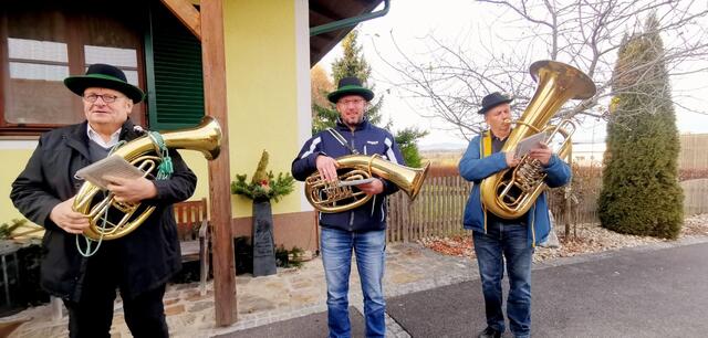 Am 28. Dezember ab Mittag und am 29. ganztags überbringen die Neujahrsgeiger der Musikkapelle Krumegg gute Wünsche für 2025. | Foto: privat