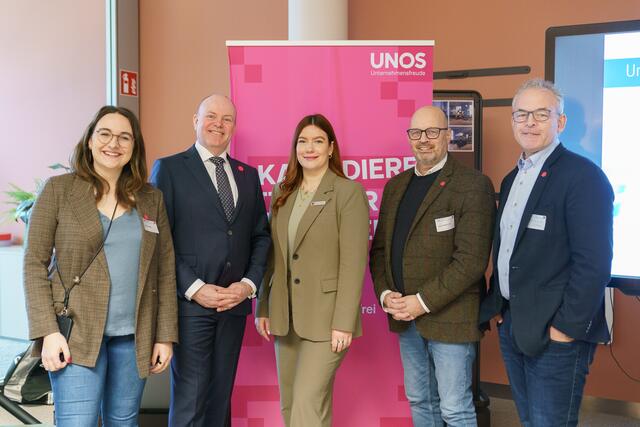 Die Korneuburger Gemeinderätin Kathrin Kaindl mit UNOS-Bundessprecher-Stellvertreter Markus Hofer, Blaha-Geschäftsführerin Sophie Blaha, UNOS-Landessprecher Niederösterreich Jürgen Margetich und dem Bisamberger Gemeinderat Elmar Pittracher. | Foto: UNOS/Martina Draper