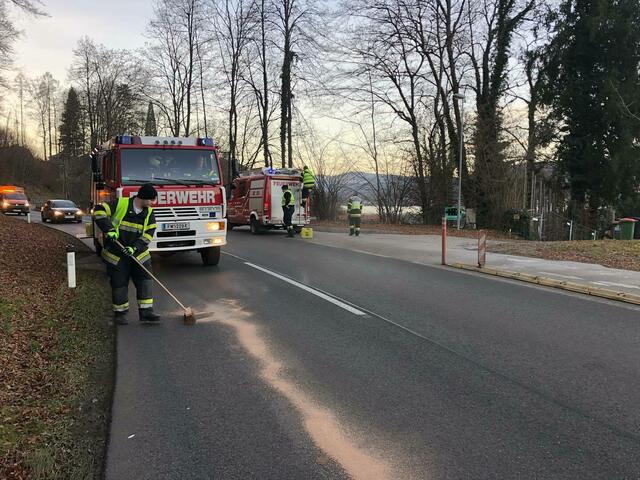 Die Treibstoffspur zog sich über viele Kilometer.  | Foto: Feuerwehr Viktring - Stein / Neudorf