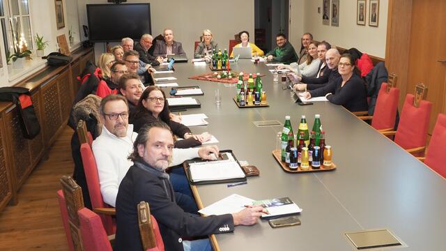 Der Gemeinderat fordert 100-prozentige Entlastung für die Hochwasseropfer des Dammbruchs. | Foto: Marika Ofner