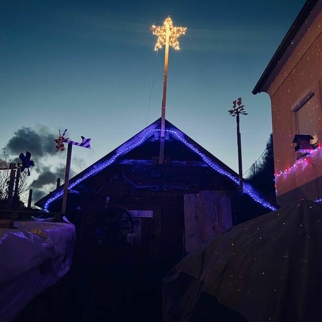 Heuer kam ein leuchtender Stern zur Dekoration der Familie Hartl hinzu. | Foto: Privat