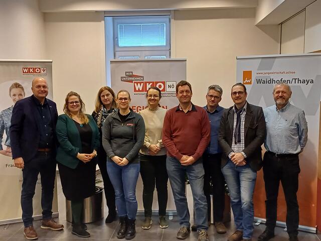 WK-Bezirksstellenleiter Alexander Vogl, Vortragende Renee Hofbauer, Elisabeth Herynek, Pia Zechmeister, Liane Kainz-Wöchtl, Friedrich Schlager, Mario Schalko, Matthias Wurth und Johann Wurz (v.l.) | Foto: Margret Schmid
