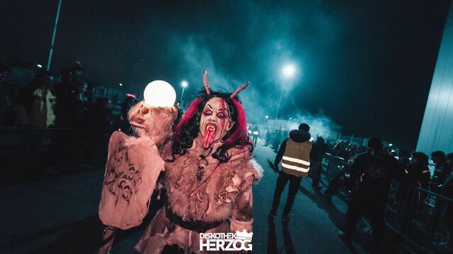 Schaurige Gestalten trieben ihr Unwesen beim Krampuslauf am Freitag. | Foto: Diskothek Herzog