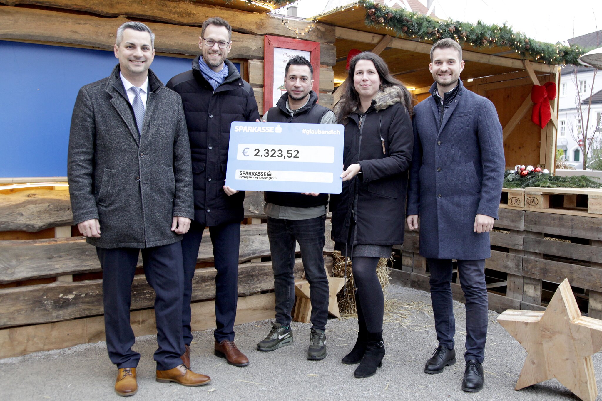 Sparkasse Herzogenburg sammelte Spenden: Punsch für den guten Zweck ...