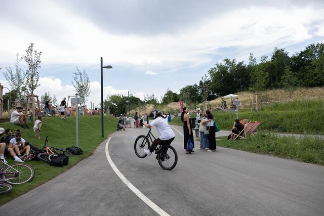 Die Eröffnung des Tangentenparks lockte viele Favoritner an. | Foto: Brunhölzl/MeinBezirk