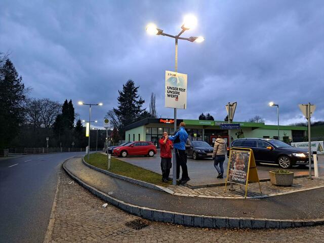 Die Freiheitlichen beim Anbringen der Wahlplakate in Kirnberg an der Mank. | Foto: FPÖ NÖ