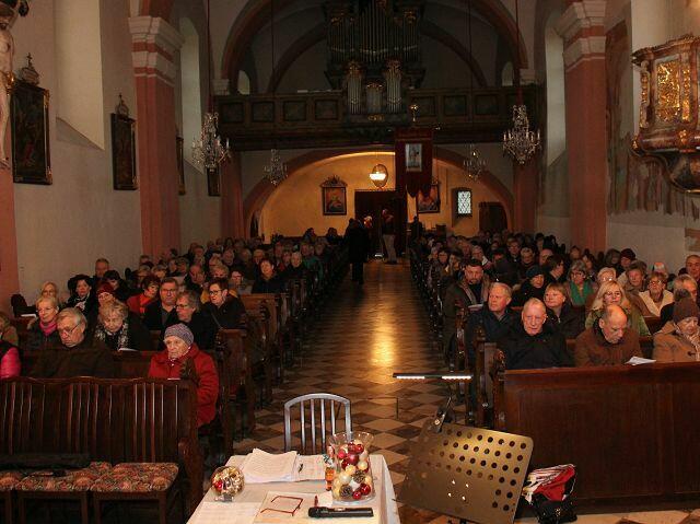 Die Mooskirchner Pfarrkirche war beim Chorkonzert sehr gut besucht. | Foto: Wutte