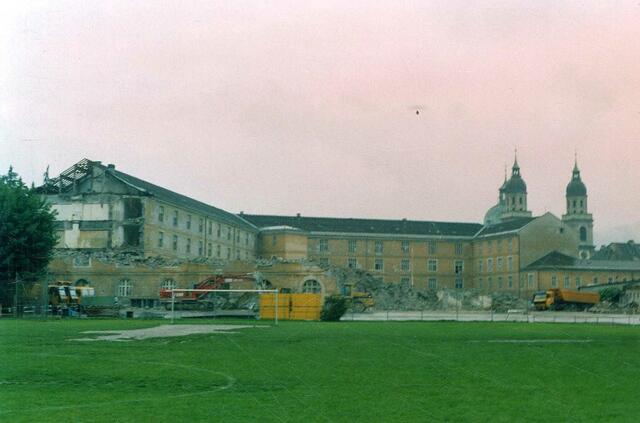 Fennerareal mit Abrißarbeiten an der Klosterkaserne. | Foto: Foto: Stadtarchiv Innsbruck