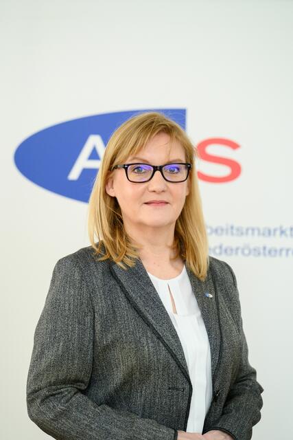 Niederösterreichs AMS-Chefin Sandra Kern: "Die Schwächen in der exportorientierten Industrie und in der Bauwirtschaft lassen die Arbeitslosenzahlen österreichweit steigen".  | Foto: Daniel Shakes