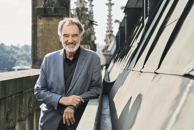 Maximilian Strasser geht mit 74 Jahren in den wohlverdienten Ruhestand als Dompfarrer. Der gebürtige Welser blickt auf viele schöne Momente zurück.  | Foto: Robert Maybach