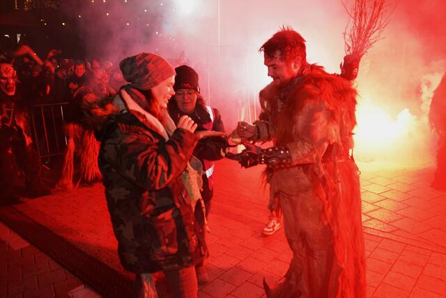 Beim Krampuslauf in Sierning kam der Heiratsantrag. | Foto: Peter Röck