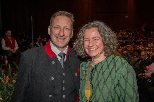 V.l.n.r.: ORF Moderatorin Steffi Holaus , Herbert Striegl (Pensionistenvernband) | Foto: TVM/ R. Sigl