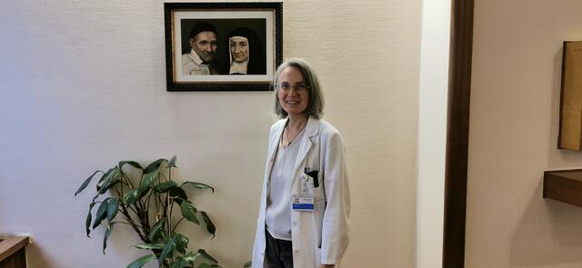 Karin Koller leitet das Seelsorge-Team im Barmherzige Schwestern Krankenhaus. Sie kümmert sich um Patientinnen und Patienten sowie Mitarbeitenden, unabhängig von deren religiösem Bekenntnis.  | Foto: Martin Zimmermann