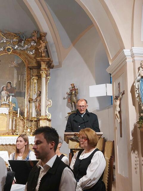 Daniel Muhr las Weihnachtsgeschichten. | Foto: TOČ