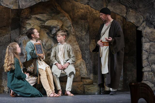 „Es menschelt. Denn auch vor 2.000 Jahren gab es genauso diese menschlichen Dimensionen wie heute“, betont Hans Köhl, verantwortlich für Buch, Dramaturgie und Gesamtleitung. | Foto: Salzburger Adventsingen / Franz Neumayr