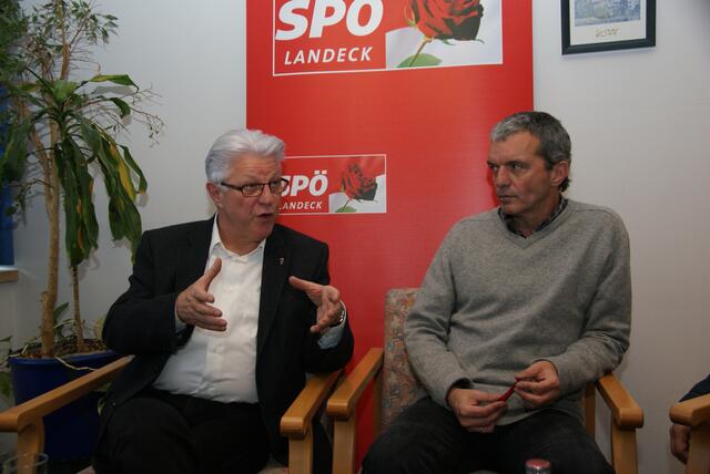 Mandred Jenewein (damals Vizebürgermeister von Landeck) mit Gerhard Reheis, damals LHStv. | Foto: Othmar Kolp