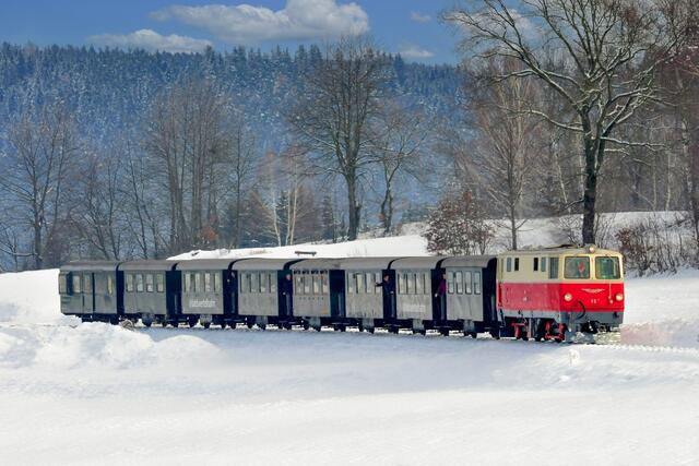 Der Christkindlzug der Waldviertelbahn fährt am 24. Dezember um 13 Uhr von Gmünd nach Weitra.  | Foto: NÖVOG/Knipserl