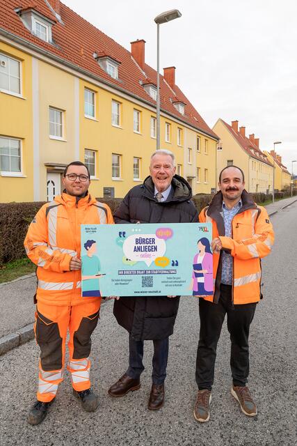Michael Matzak (Wirtschaftshof), Bürgermeister Klaus Schneeberger und Tamer Coban (Wirtschaftshof). | Foto: Stadt Wiener Neustadt/Weller
