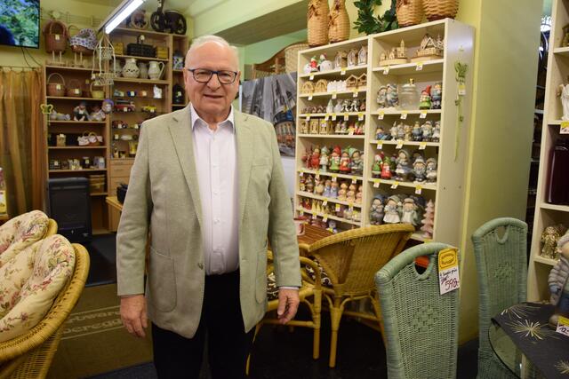 Emil Oberegger, Verkäufer von Korbwaren: "Ich gehe optimistisch ins neue Jahr und hoffe, dass mein Geschäft weiterhin gut läuft." | Foto: Patricia Hillinger/MeinBezirk