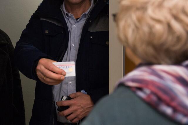 Beinahe wäre eine 92-jährige Pensionistin aus Wien einem "falschen Polizisten" zum Opfer gefallen.(Symbolfoto) | Foto: LPD NÖ