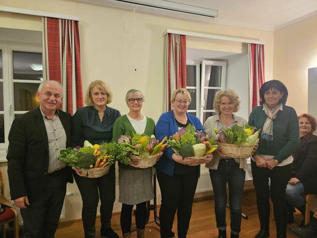 Bürgermeister Josef Schöppl, Klaudia Murauer, Irmgard Lahner, Christiane Nöbauer, Maria Weinberger, Vizebürgermeisterin und Pfarrenvertreterin Andrea Schachinger. | Foto: Gemeinde Kirchdorf
