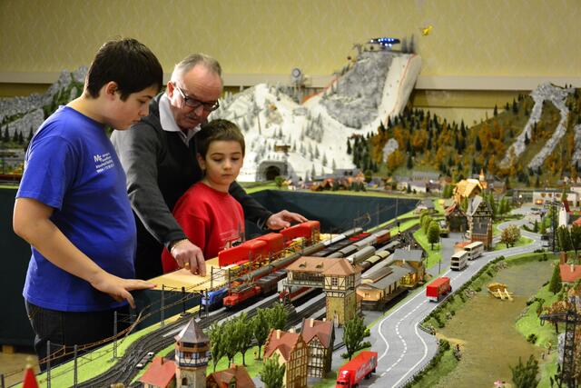 Faszination Modellbau in Lackenhof am Ötscher: August Etzler präsentiert zu Weihnachten seine Schätze in der ehemaligen Volksschule. | Foto: Andreas Mitterbauer