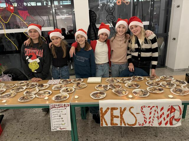 Mit vielen verschiedenen Aktionen wie Pausenverkäufen oder Gym Advent sammelte die Schärdinger Schule vor Weihnachten rund 4.000 Euro für verschiedene soziale Zwecke.  | Foto: Gym Schärding