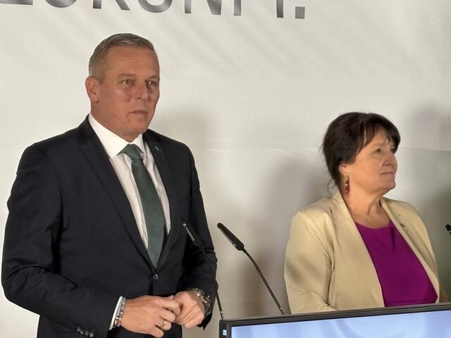 Kaum gestartet, hagelt es naturgemäß schon harsche Kritik der Opposition für die neue Regierung. | Foto: MeinBezirk