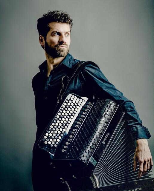 Christian Bakanic tritt für den guten Zweck auf die Bühne. | Foto: Andrej Grilc